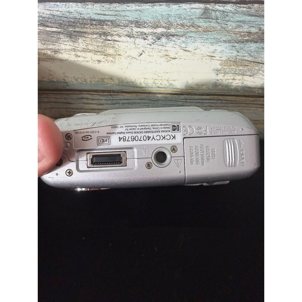 Kodak EasyShare CX7430 Digital Camera Silver 4.0MP EUC Compact Point and Shoot